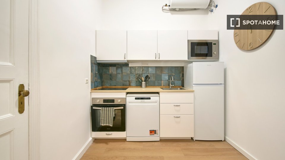 Double room Lisbon, 3 beds — photo 2
