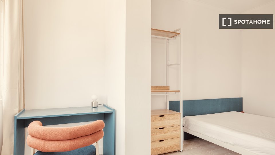 Double room Lisbon, 5 beds — photo 13