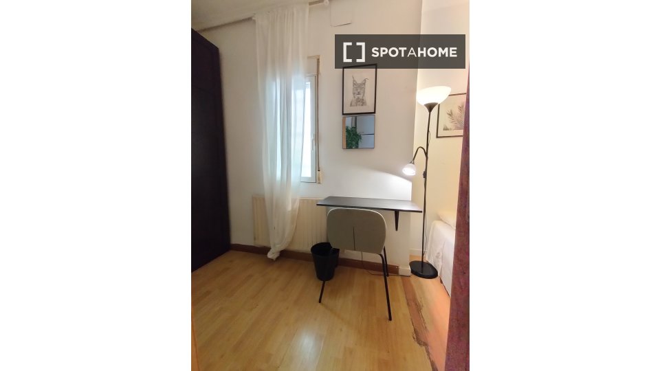 Double room Madrid, 7 beds, 90m² — photo 23