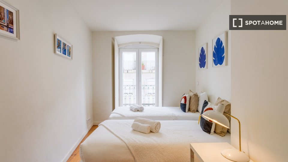 Apartment Lisbon, 2 beds — photo 31