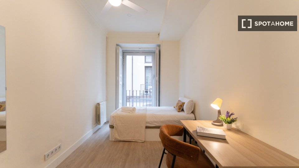 Double room Madrid, 9 beds — photo 14