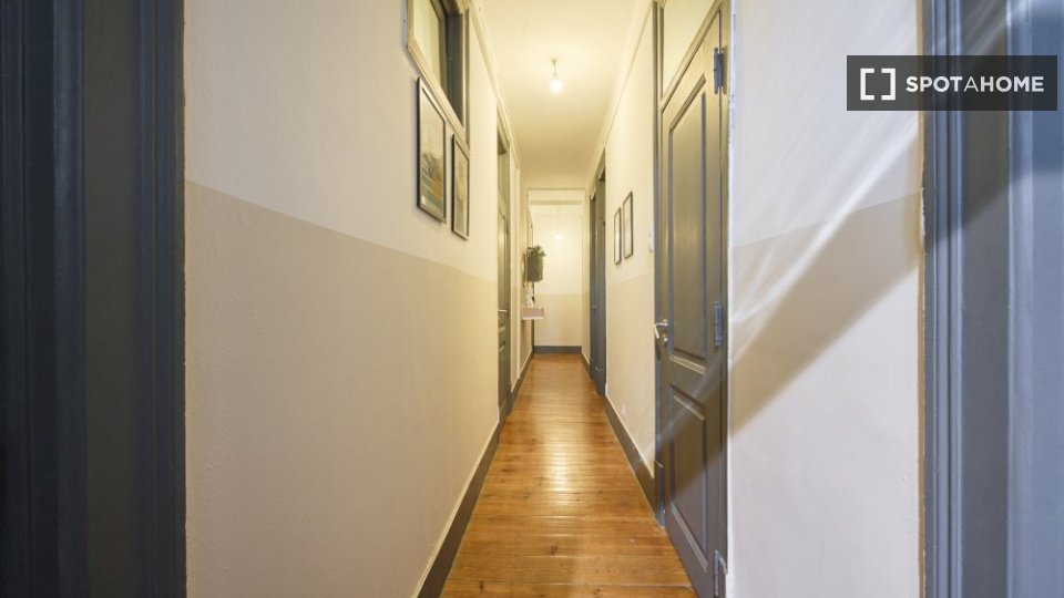 Double room Lisbon, 6 beds — photo 16