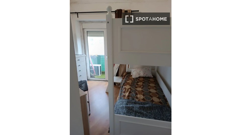 Double room Lisbon, 5 beds, 90m² — photo 3