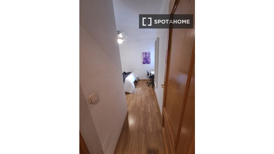 Double room Madrid, 4 beds, 135m² — photo 3