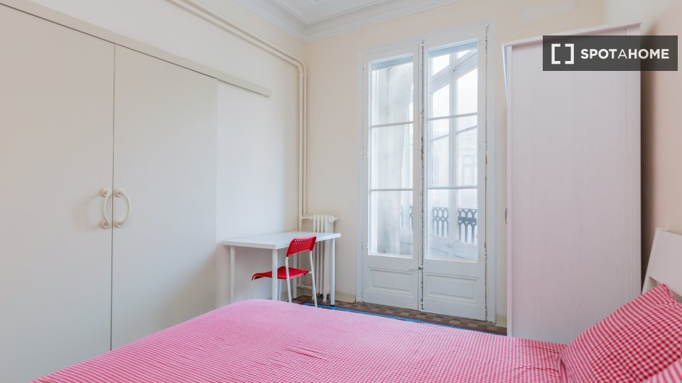 Double room Barcelona, 9 beds, 175m² — photo 12