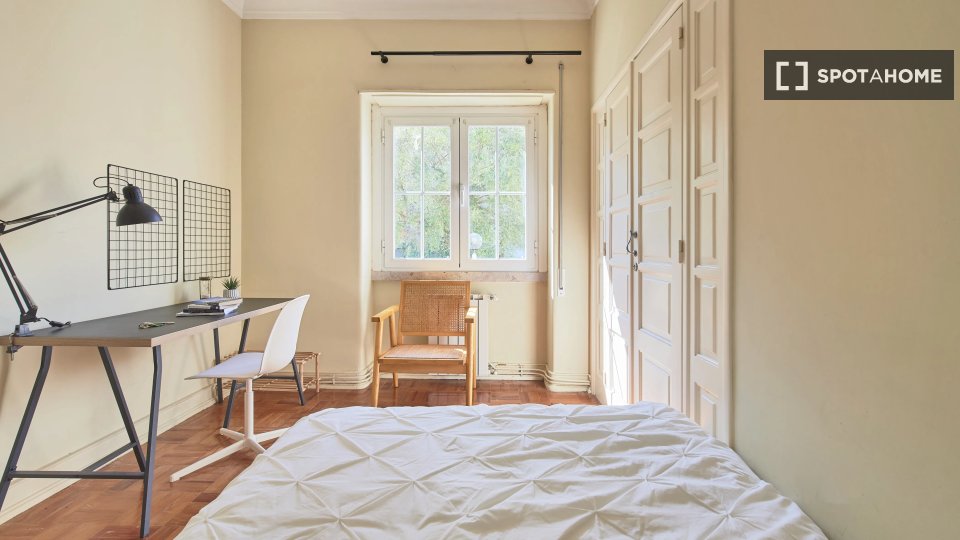 Double room Lisbon, 6 beds — photo 13