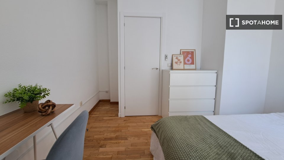 Double room Madrid, 5 beds — photo 13