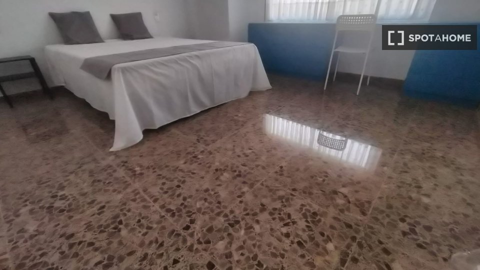 Double room Valencia, 4 beds, 120m² — photo 16