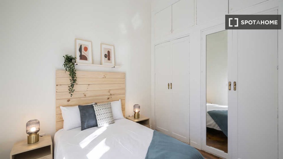 Double room Madrid, 17 beds — photo 47