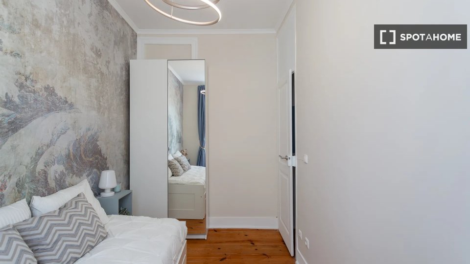 Double room Lisbon, 6 beds — photo 12