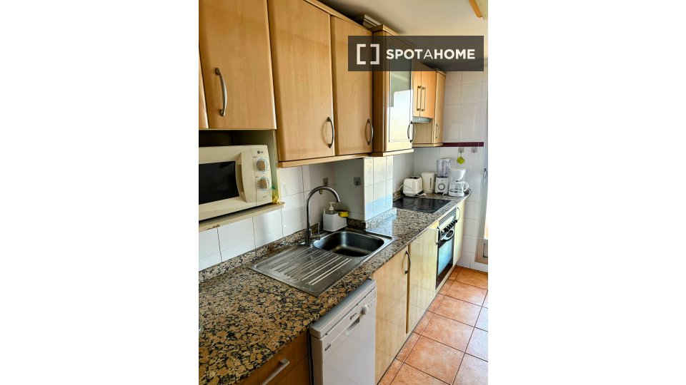Double room Valencia, 2 beds, 90m² — photo 13