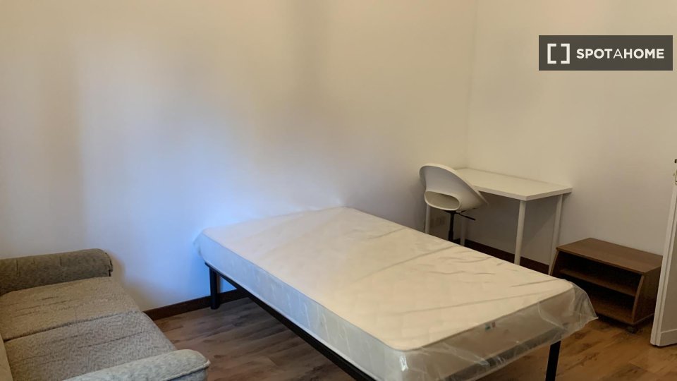 Double room Rome, 3 beds — photo 26