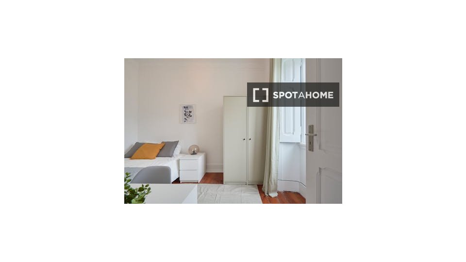 Double room Lisbon, 6 beds — photo 19