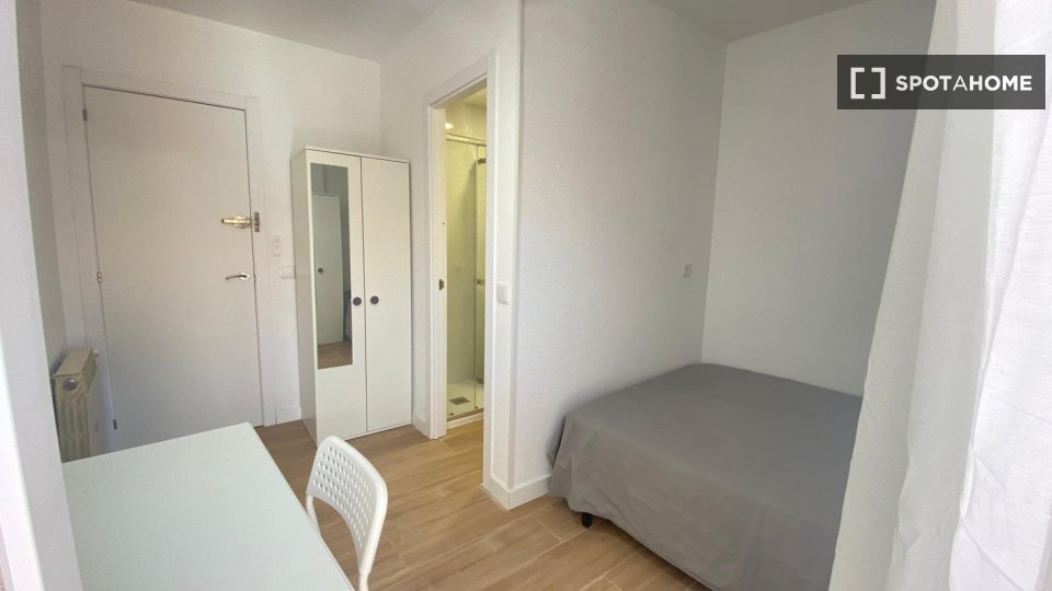 Chambre double Madrid, 5 chambres — photo 15