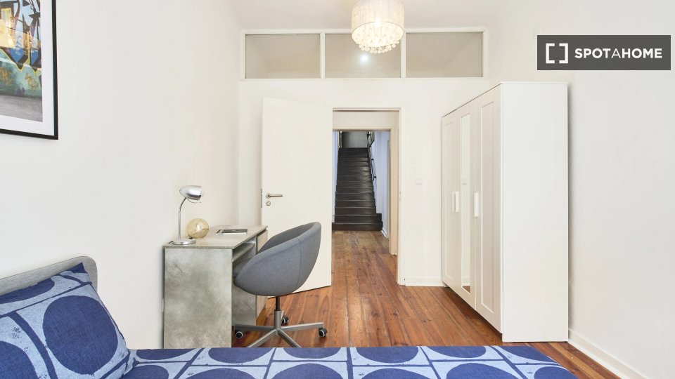 Double room Lisbon, 13 beds — photo 14