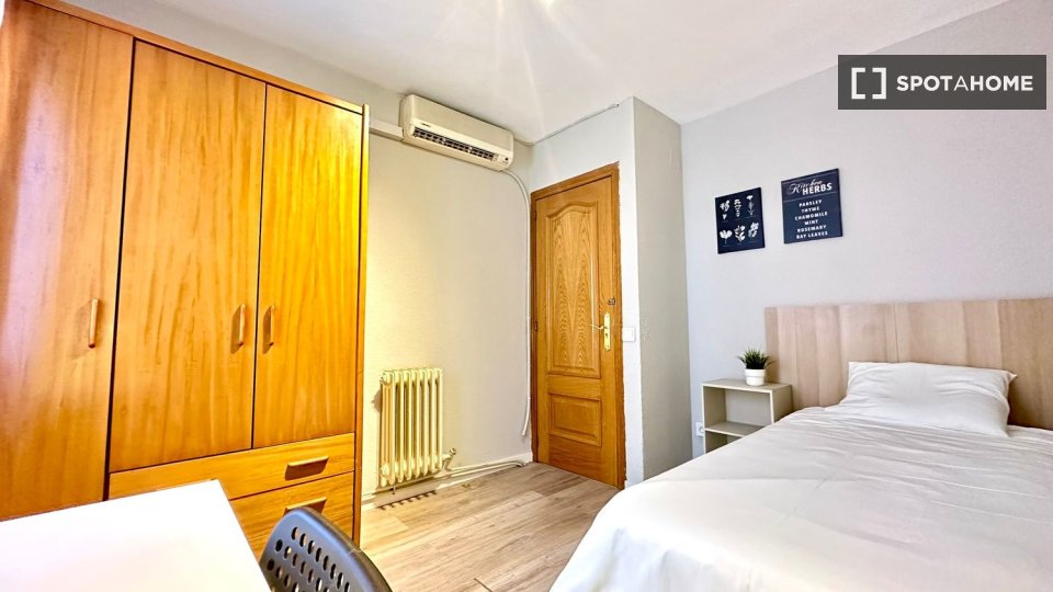 Double room Madrid, 4 beds — photo 27