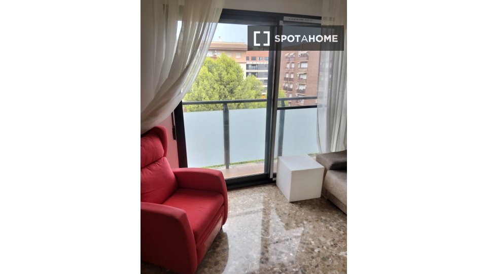 Double room Valencia, 3 beds, 100m² — photo 5