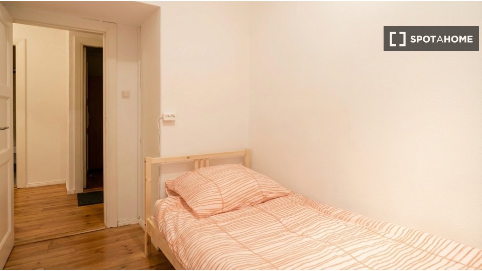 Double room Berlin, 6 beds, 132m² — photo 7