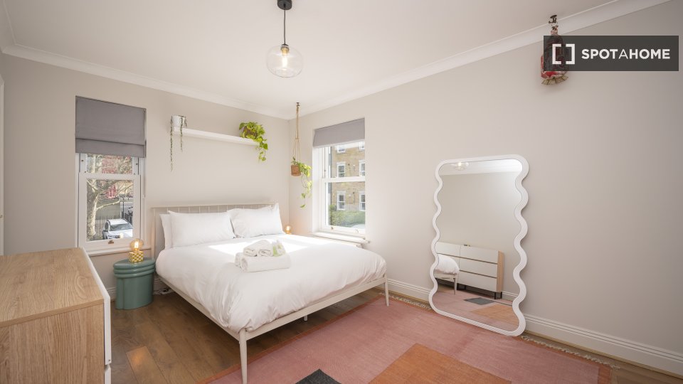 Apartment London, 2 beds, 63m² — photo 2