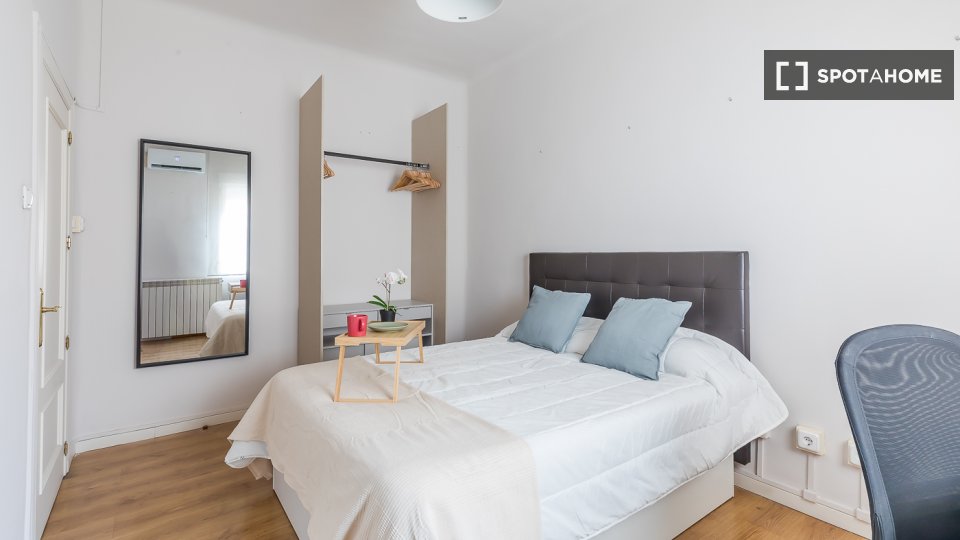 Double room Madrid, 6 beds, 158m² — photo 10