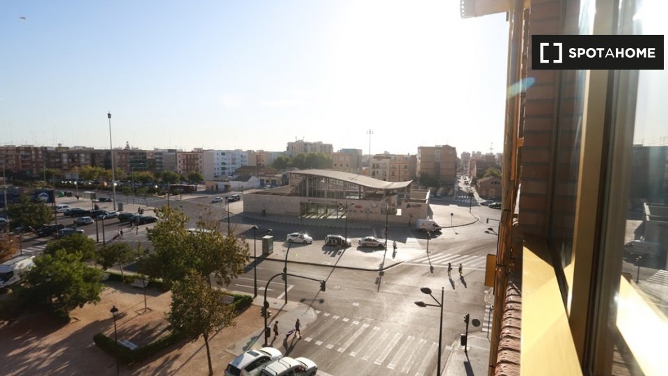 Double room Valencia, 3 beds, 120m² — photo 5