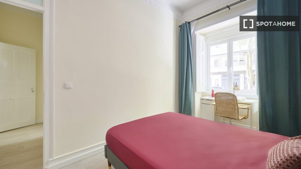 Double room Lisbon, 5 beds — photo 1