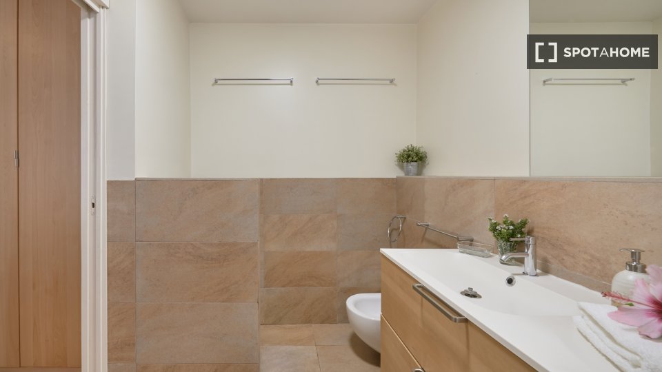 Double room Lisbon, 3 beds, 150m² — photo 22