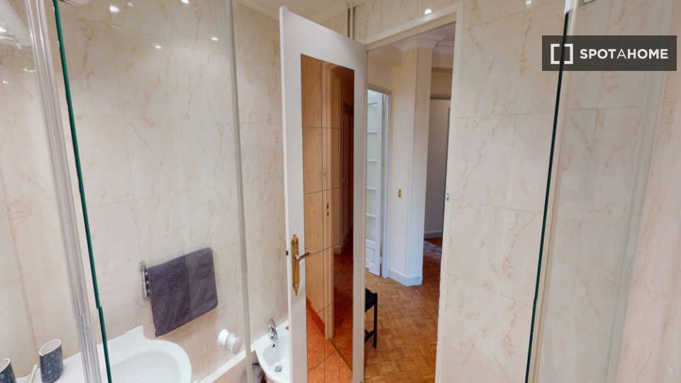 Double room Paris, 4 beds, 90m² — photo 4