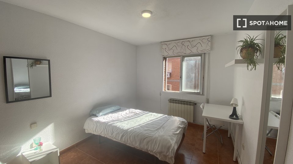 Double room Madrid, 4 beds — photo 19