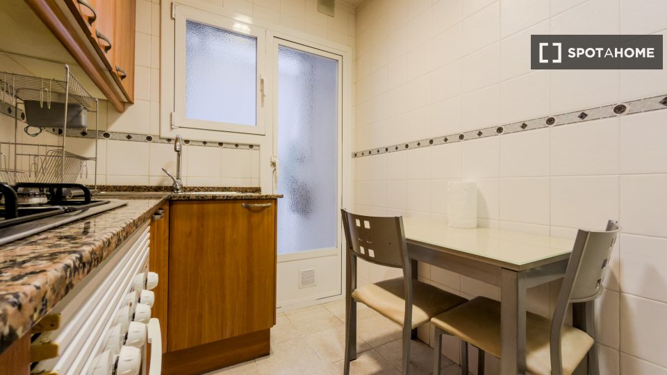 Apartment Barcelona, 4 beds, 80m² — photo 11