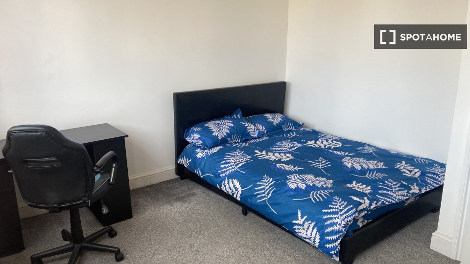 Double room London, 5 beds, 1555m² — photo 4