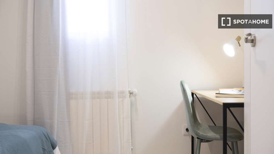 Double room Madrid, 17 beds — photo 12