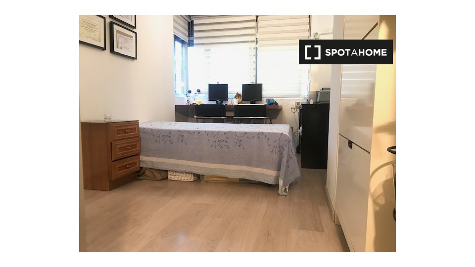 Double room Madrid, 3 beds, 90m² — photo 16