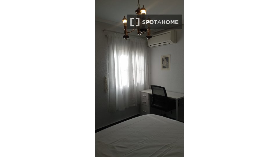 Double room Valencia, 5 beds, 110m² — photo 11