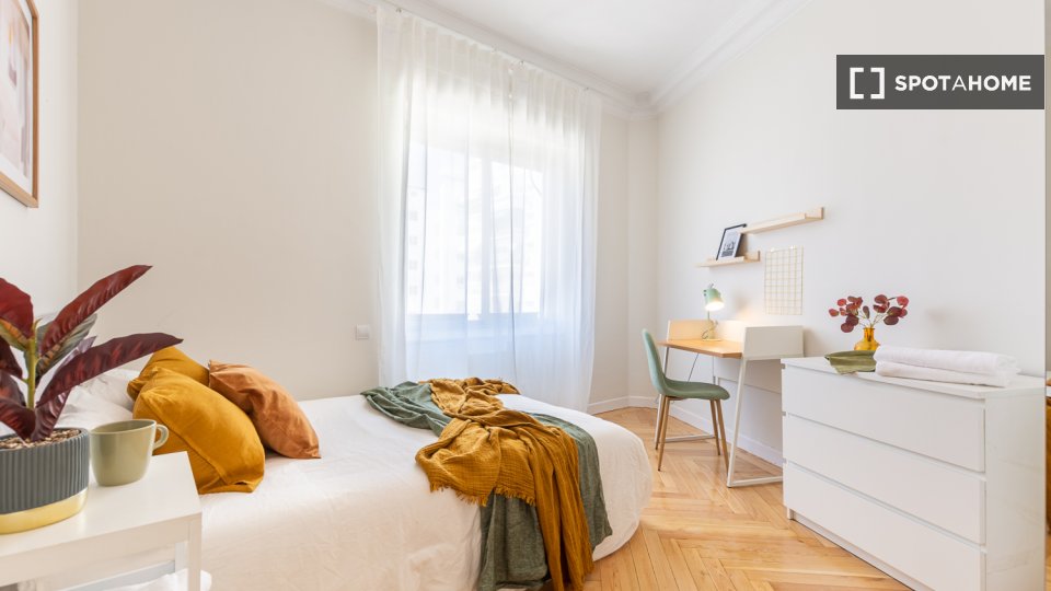 Double room Madrid, 6 beds — photo 9