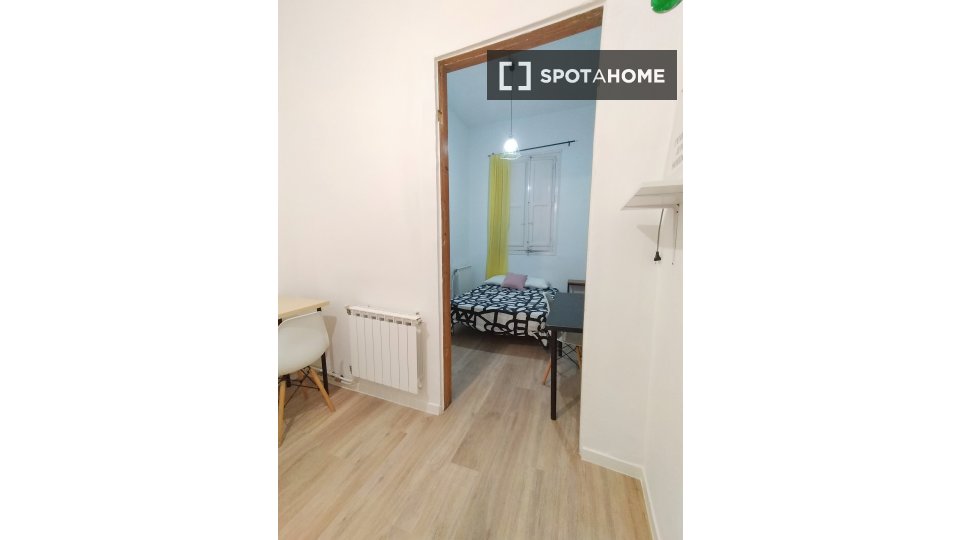 Double room Madrid, 5 beds, 100m² — photo 4