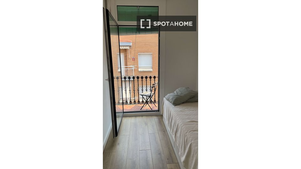 Stanza in appartamento condiviso con 2 camere da letto in affitto a Barcellona - en Barcelona