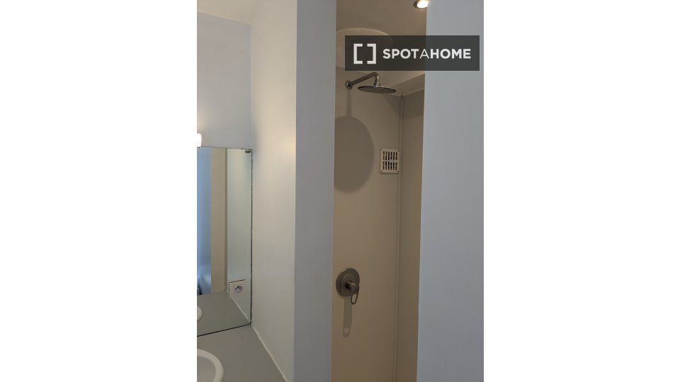 Double room Brussels, 2 beds, 250m² — photo 8