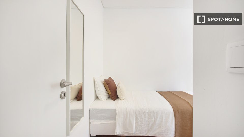 Double room Lisbon, 9 beds — photo 28