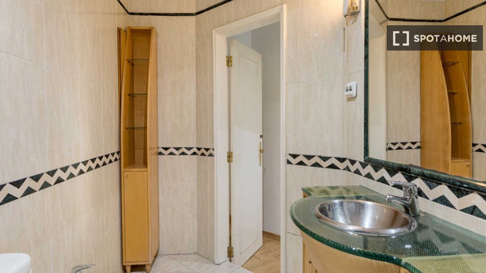 Double room Lisbon, 8 beds — photo 53
