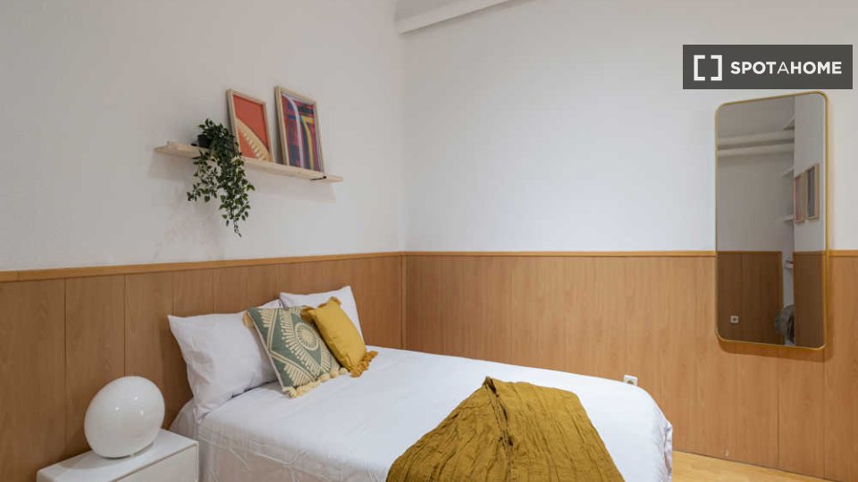 Double room Madrid, 3 beds — photo 37