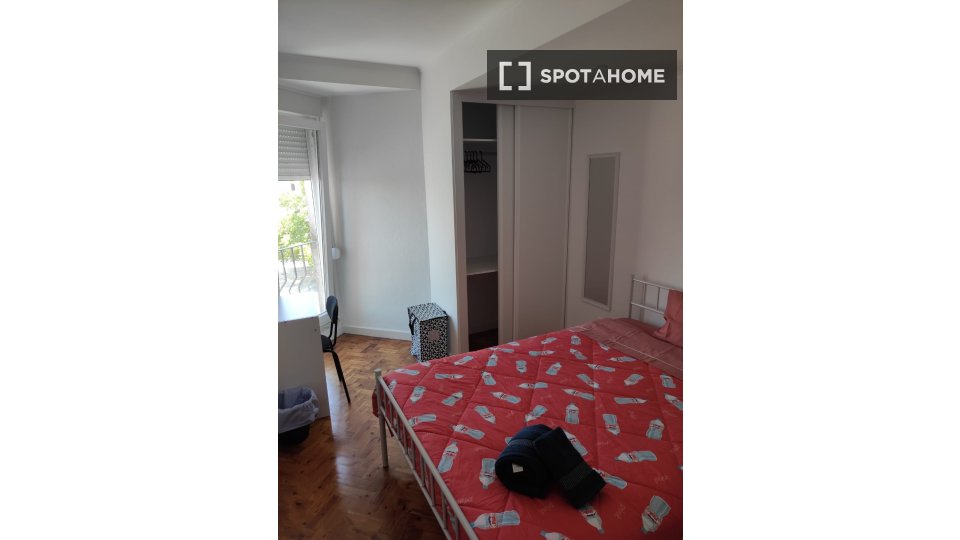 Double room Lisbon, 4 beds — photo 18