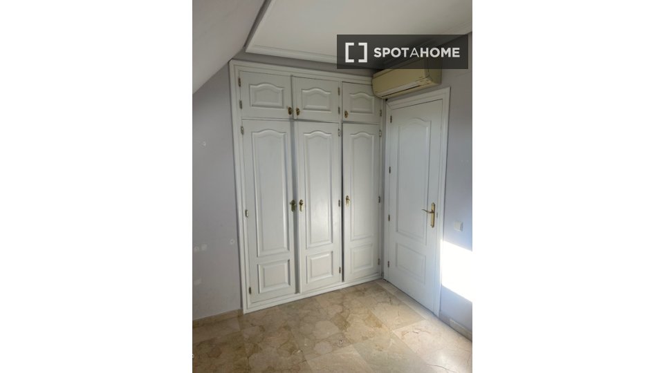 Double room Madrid, 3 beds, 100m² — photo 6