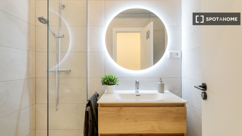 Double room Alicante, 5 beds, 104m² — photo 4