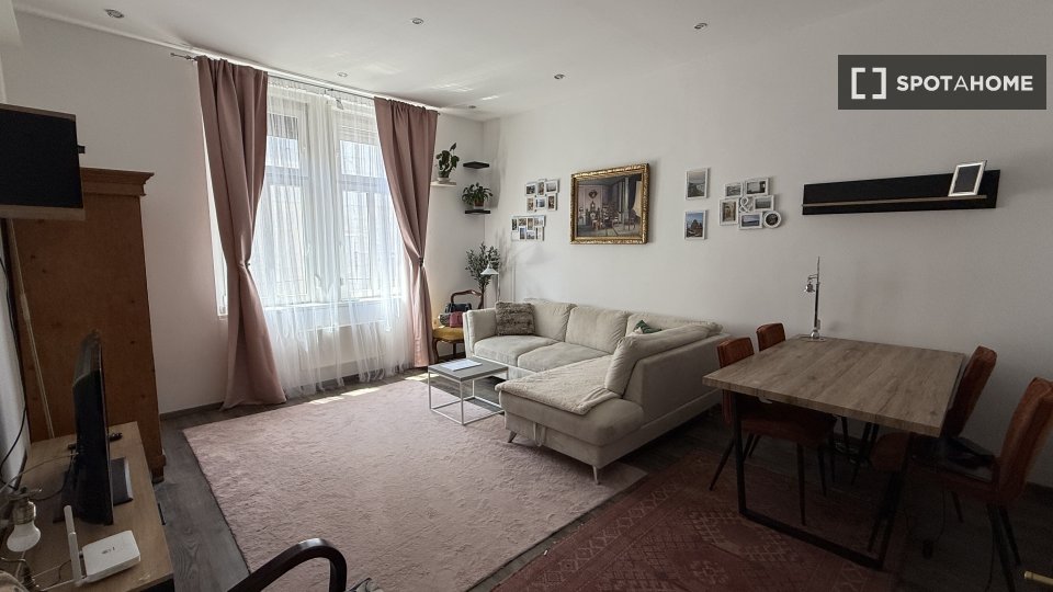 Apartment Budapest, 2 beds, 70m² — photo 5