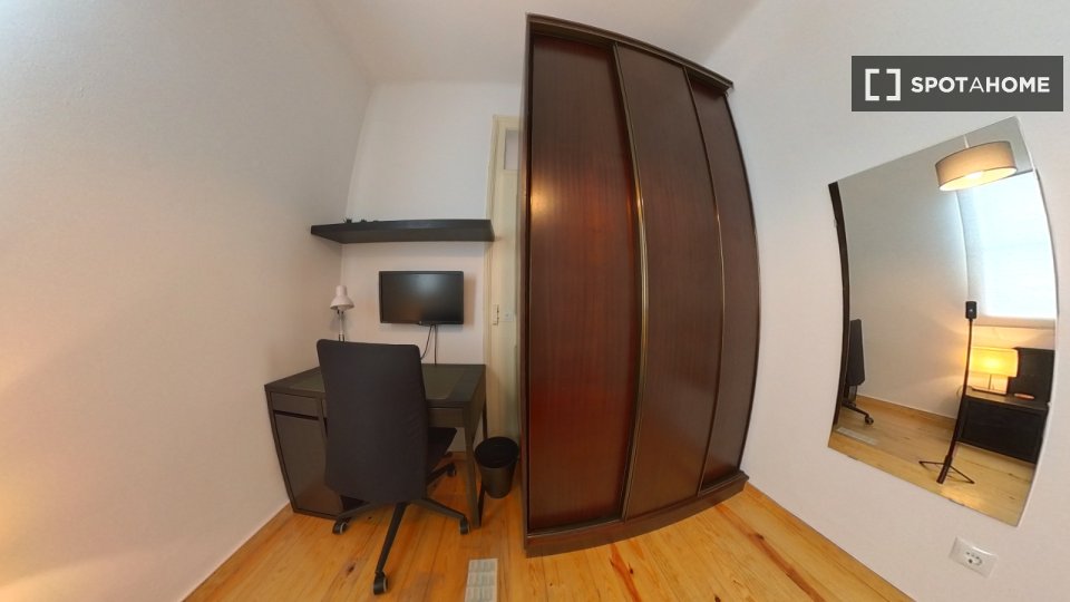 Double room Lisbon, 3 beds, 80m² — photo 14