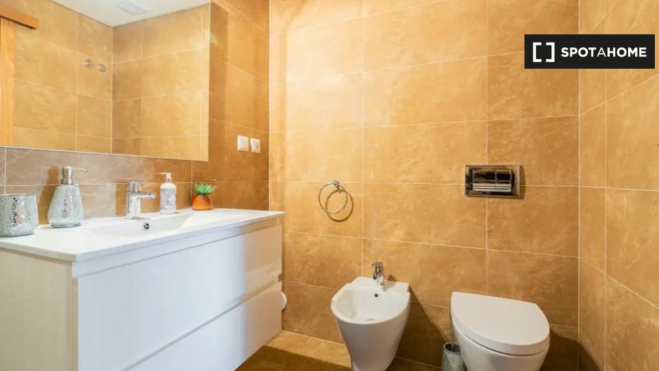Apartment Lisbon, 3 beds — photo 17
