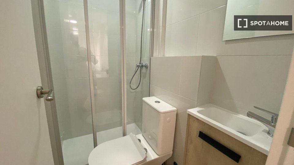 Double room Madrid, 4 beds — photo 28