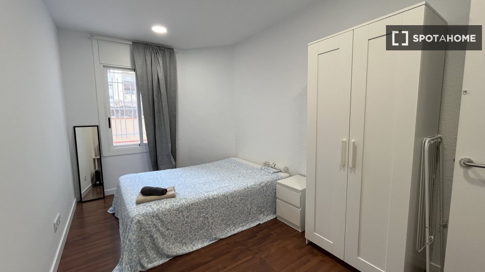 Double room Barcelona, 13 beds, 290m² — photo 17