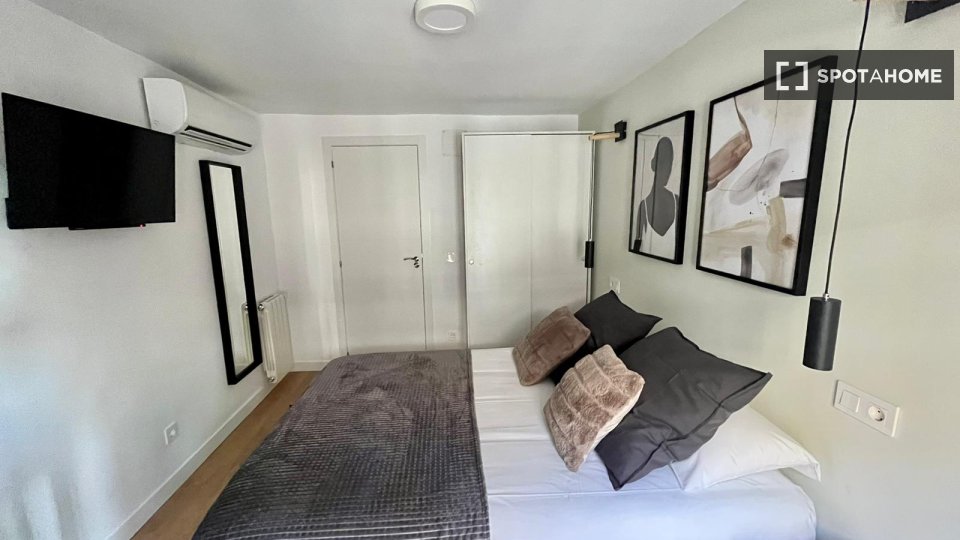 Double room Madrid, 8 beds — photo 17